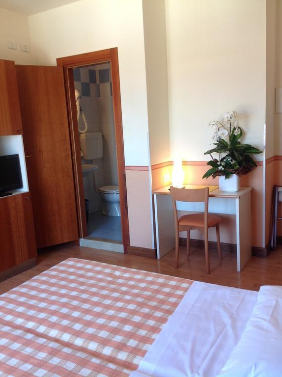Hotel Romeo Torri Del Benaco Cameră foto