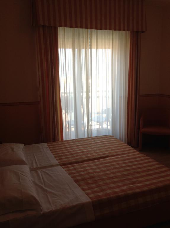 Hotel Romeo Torri Del Benaco Cameră foto