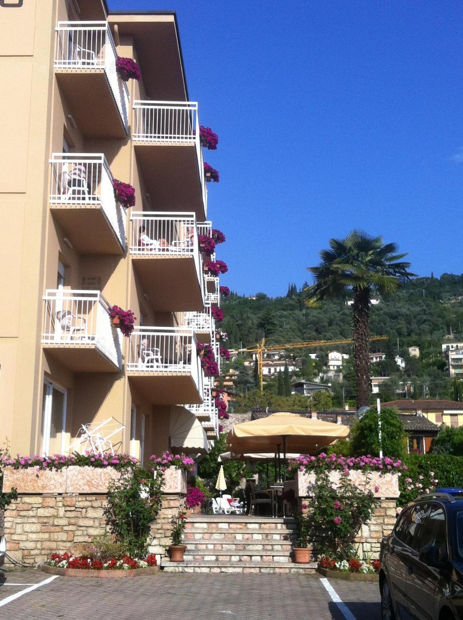 Hotel Romeo Torri Del Benaco Exterior foto