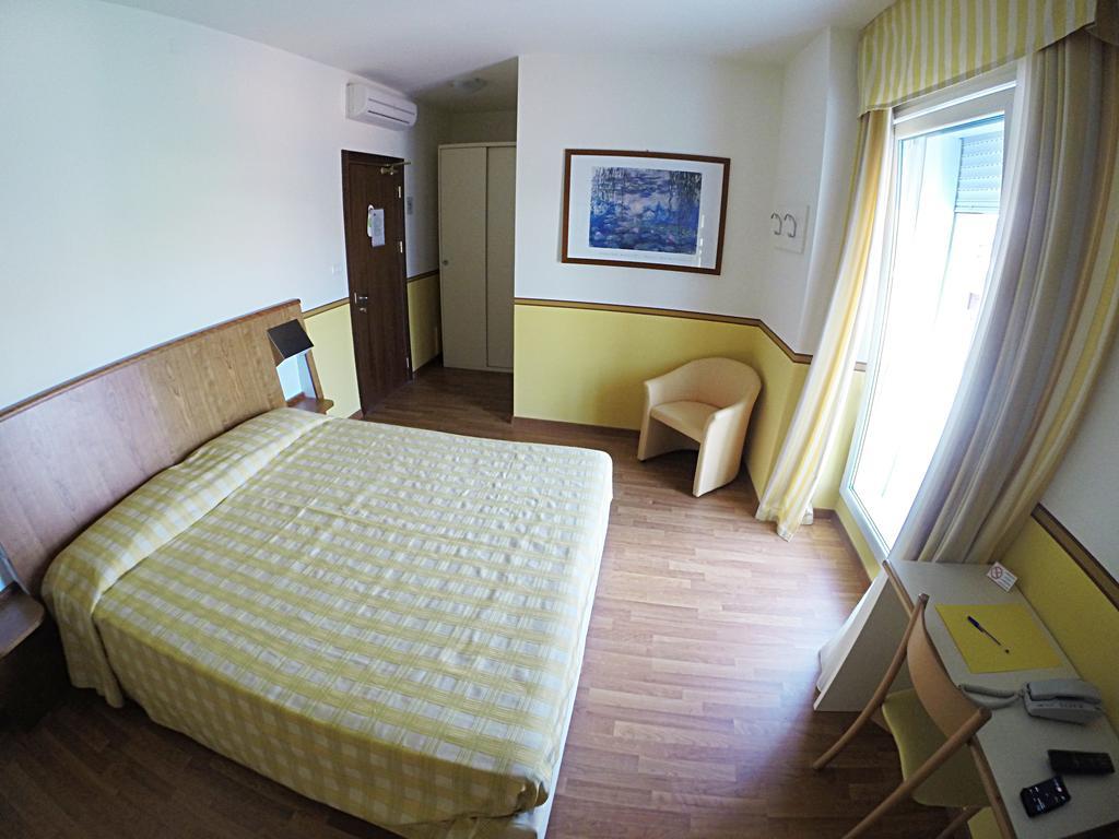 Hotel Romeo Torri Del Benaco Cameră foto